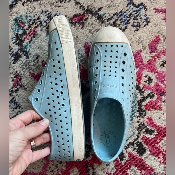 Light blue Native Shoes, Kids J6, Jefferson make - Picture 3 of 3
